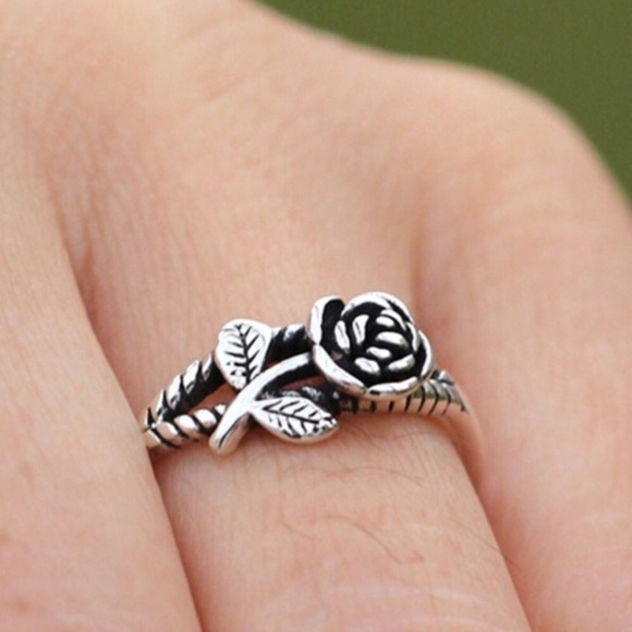 Jewelry - Single Rose Ring